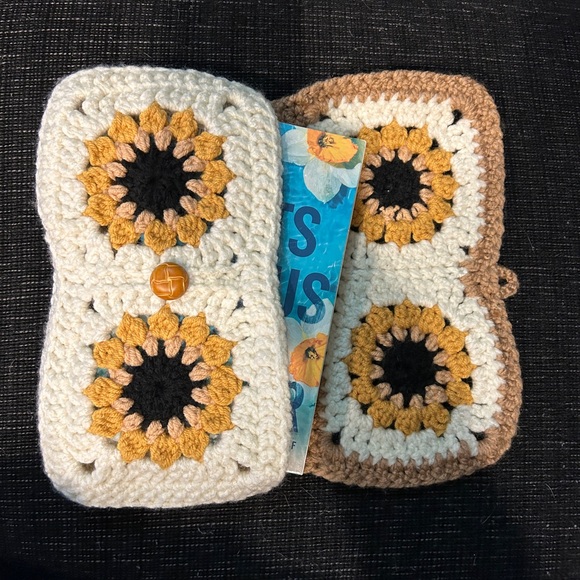 Hand Crocheted book holder - Picture 1 of 2